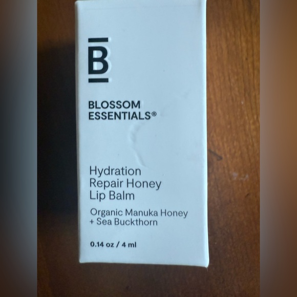 💙 4/$20 Blossom Essentials Hydration Repair Honey Lip Balm - Picture 2 of 7